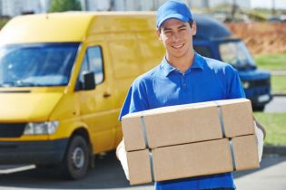 Księgowi rozliczający dostawy towarów wysyłanych lub transportowanych do nabywcy, mają problem z prawidłowym rozliczeniem kosztów