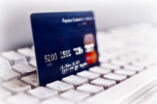 Zobacz, jak rozliczyć i ująć w księgach wydatki z firmowej karty kredytowej