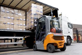 Jak rozliczyć unijny zakup towaru przemieszczanego z Niemiec na Litwę w celu dokonania dostawy wraz z montażem